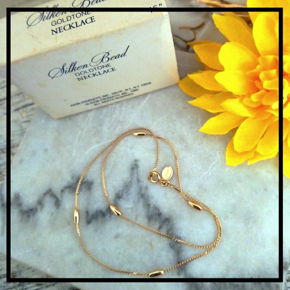 Vintage 1980 Avon Silken Bead Goldtone Necklace - Picture 3 of 4